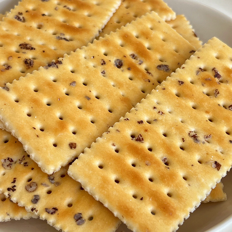 کراکر سودا چاودار و نمک دریا